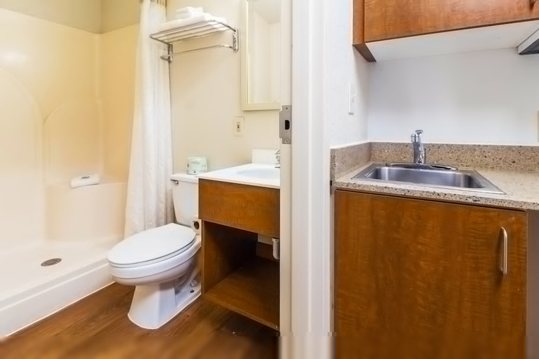 Bathroom 4, HomeTowne Suites Houston-West Oaks, Houston