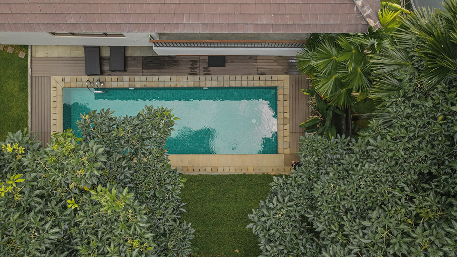 Swimming Pool 18