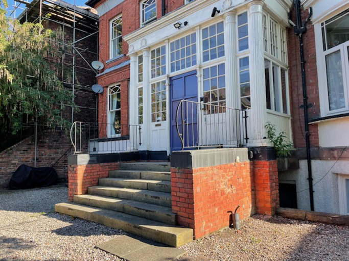 Exterior & Views, Beautifully Lit Airy 1-bed Apartment in Liverpool, Sefton