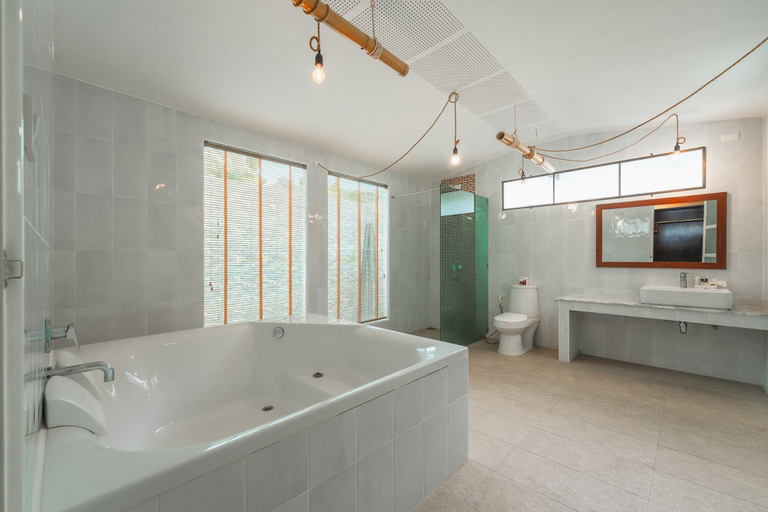 Bathroom 4, Ban Raya Resort and Spa, Pulau Phuket