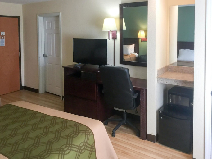 Bedroom 3, Econo Lodge Harrisburg - Hershey, Dauphin