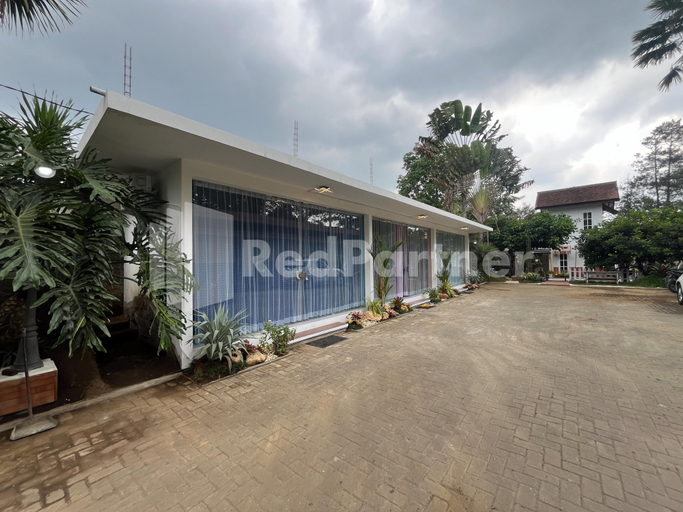 Exterior & Views 2, Villa Layar Selorejo Mitra RedDoorz, Malang