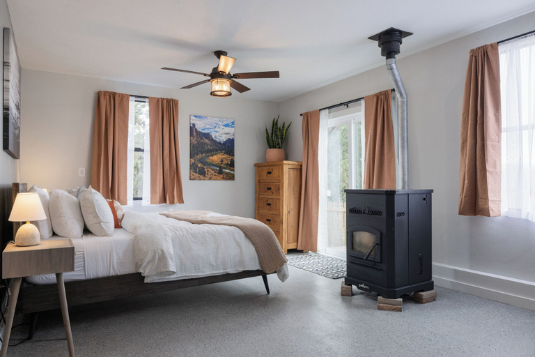 Bedroom 2, Hideaway of Highway 20, Deschutes