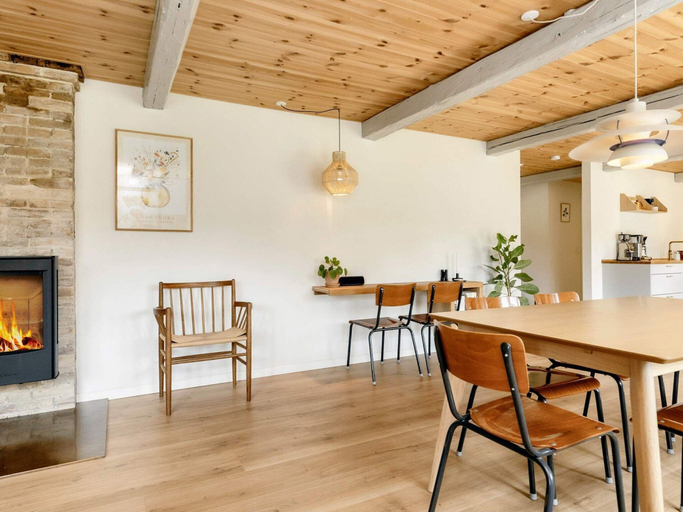 Dining 2, 5 Star Holiday Home in Laeso-by Traum, Læsø