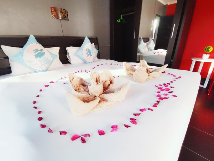 Belle Cose Guesthouse /2 Person Room / King Bed, Phuket Island