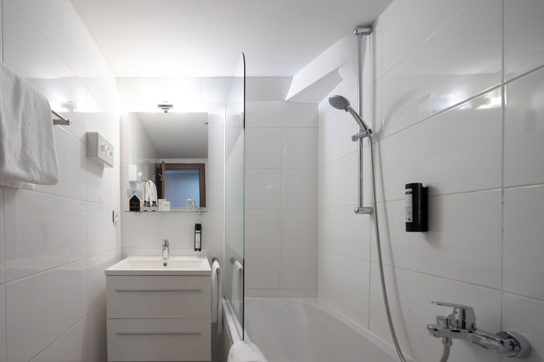 Bathroom 4, Q Hotel Maria Theresia, Kitzbühel