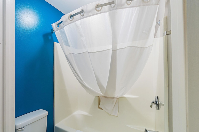 Bathroom 3, Quality Inn Harrisonburg I-81, Harrisonburg