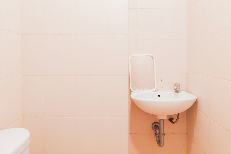 Bathroom 3, Modern Look 2Br At Serpong Greenview Apartment, South Tangerang