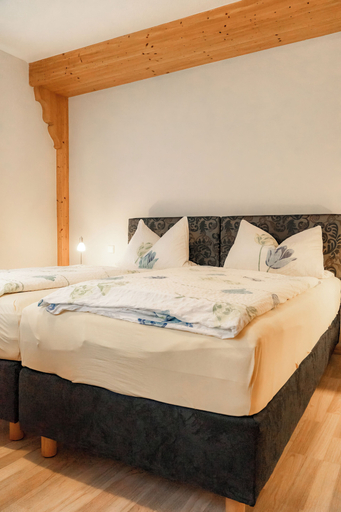 Bedroom 4, Gasthaus Hotel Anker, Konstanz