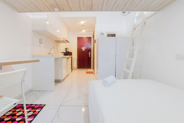 Bedroom 1, Well Furnished And Comfy Studio Sky House Alam Sutera Apartment, Tangerang