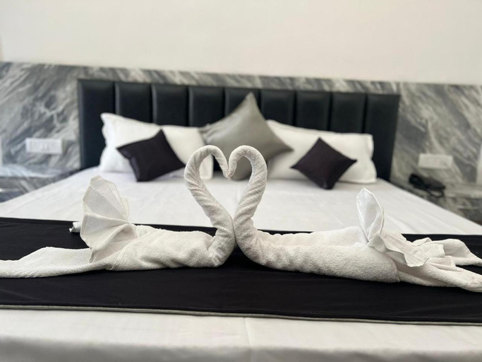 Bedroom 2, The Whispering Palms Resort, Bhopal