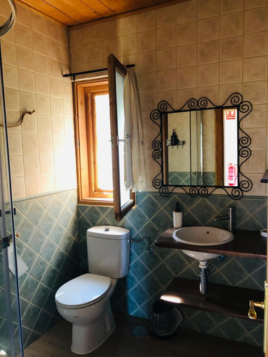 Bathroom 3, Hamlet's Friends, Toledo