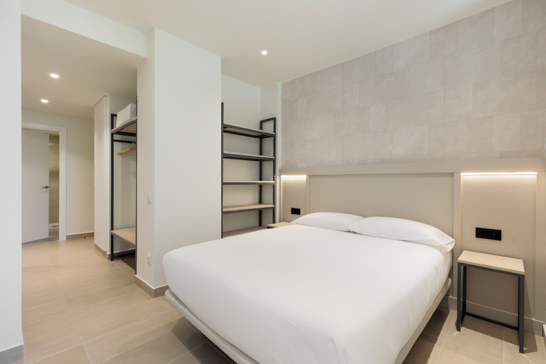 Bedroom 5, Aparthotel Xic, Girona