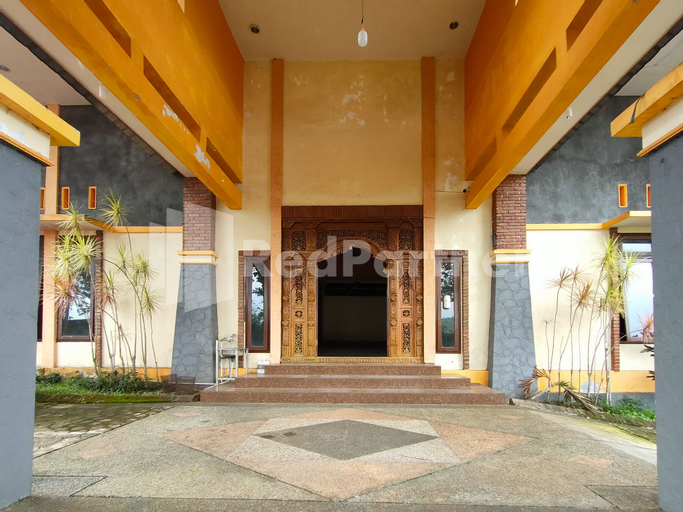 Exterior & Views 2, Grand Pujon View Hotel And Resort Mitra RedDoorz, Malang