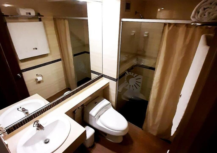 Bathroom 3, Novo Hotel, Libertador