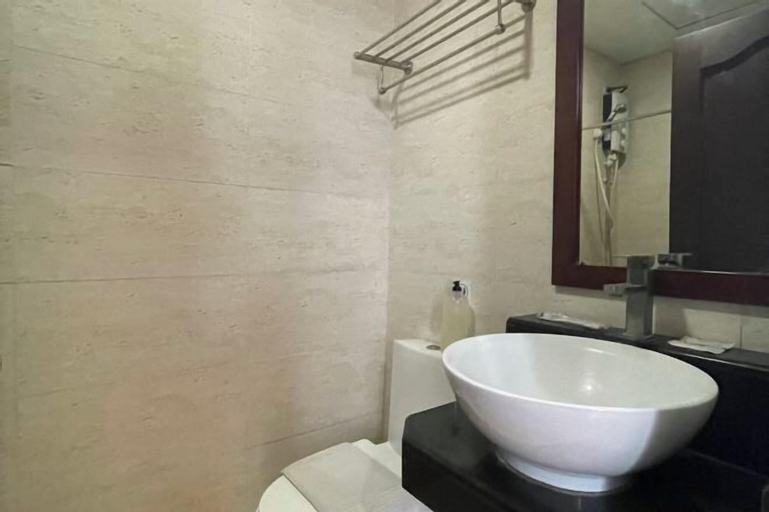 Bathroom 11