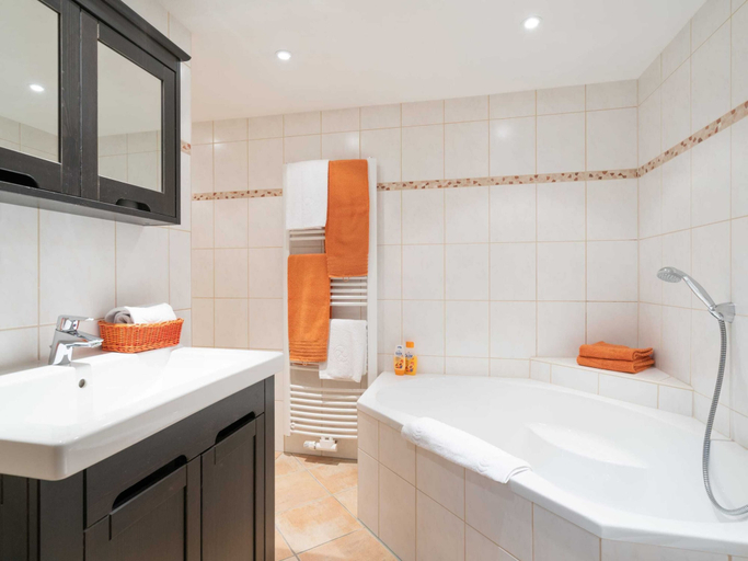 Bathroom 3, Chalet in Kirchberg With Terrace and Garden, Kitzbühel
