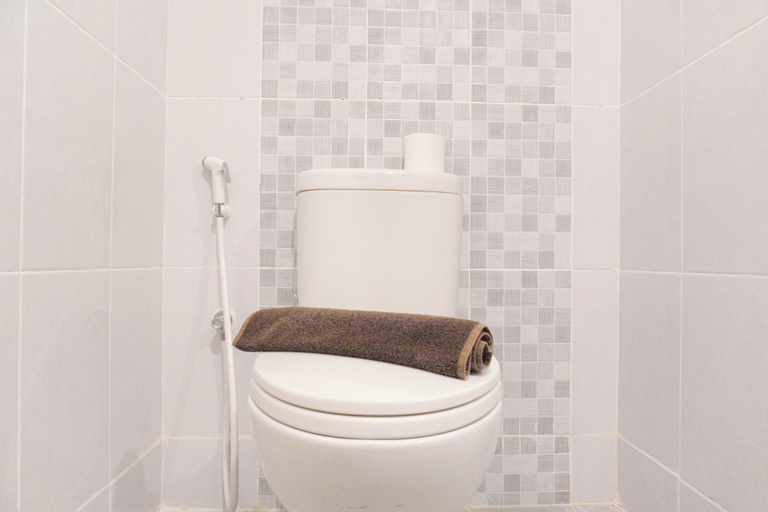 Bathroom 2, Comfort Studio Room Tokyo Riverside Pik 2 Apartment, Tangerang
