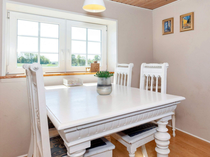 Dining 2, 5 Person Holiday Home in Karby, Morsø