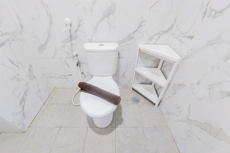 Bathroom 3, Restful Studio At Anwa Residence Bintaro Apartment, Tangerang Selatan