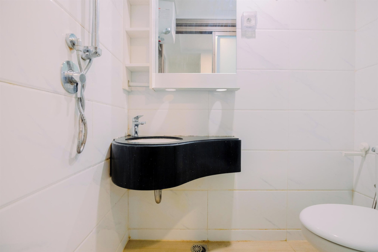Bathroom 4, Good And Homey Studio At Sky House Bsd Apartment, South Tangerang