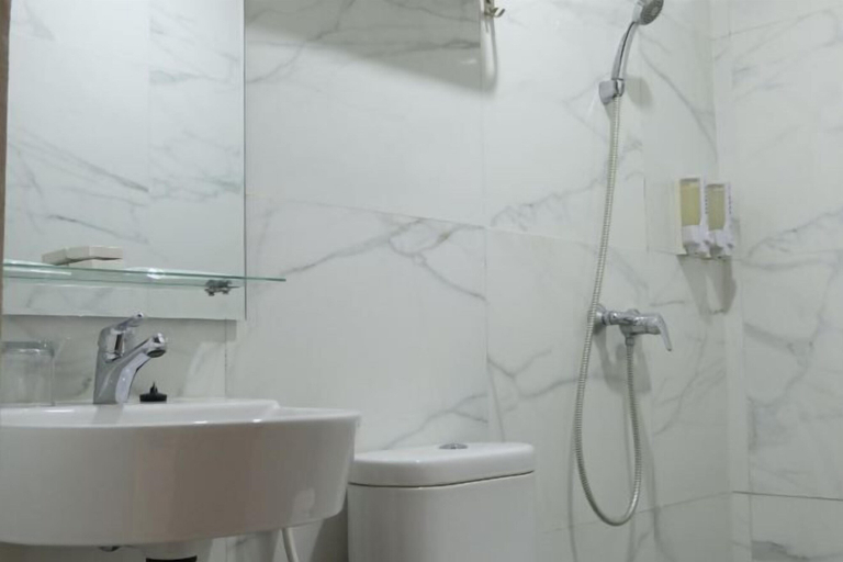Bathroom 15