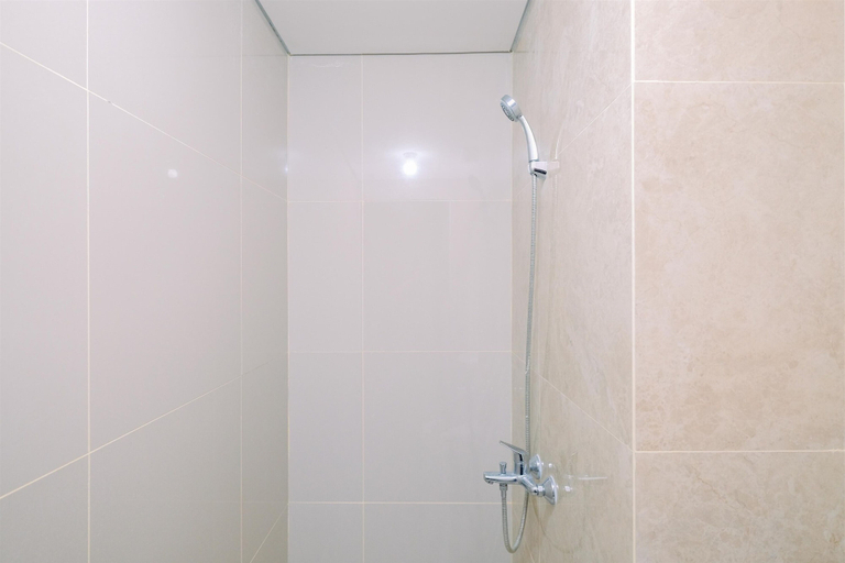 Bathroom 3, Best Deal And Comfort Designed 2Br Transpark Cibubur Apartment, Depok