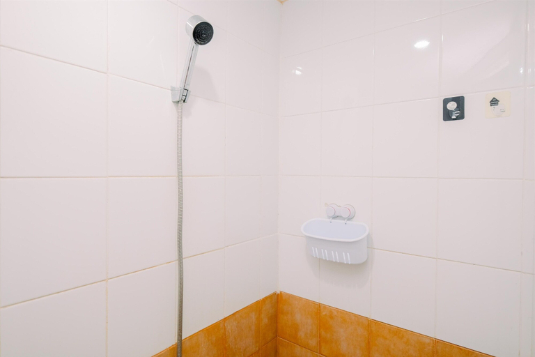 Bathroom 3, Good Deal And Cozy Studio Green Pramuka City Apartment, Jakarta Pusat