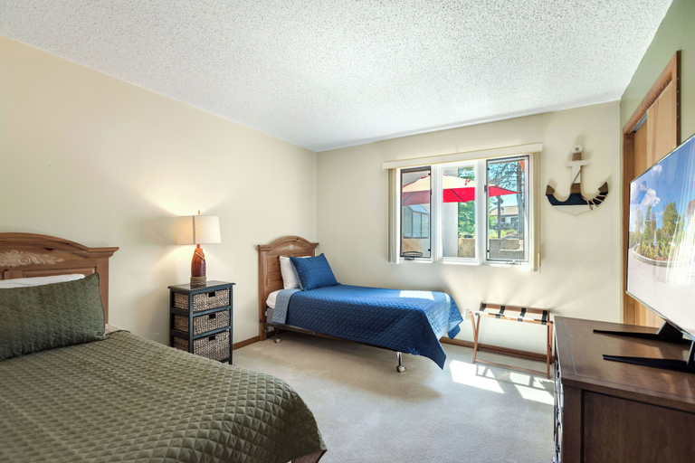 Bedroom 3, Lake Getaway, Camden