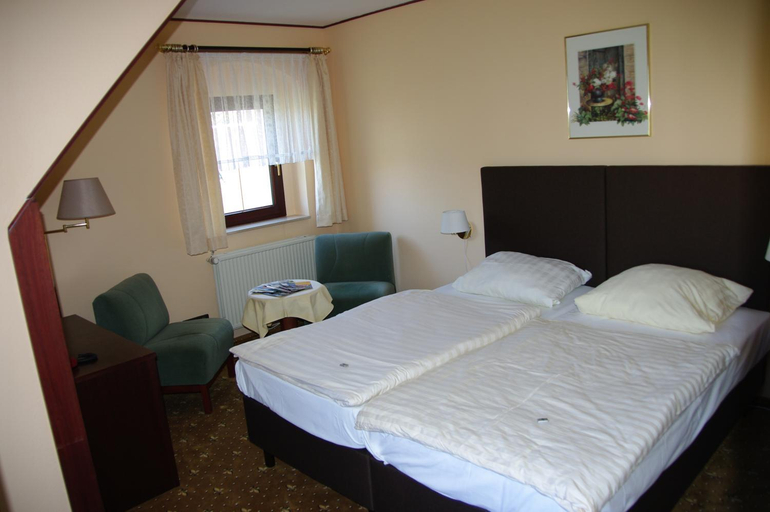 Bedroom 2, Landhotel Goldener Lowe, Mittelsachsen
