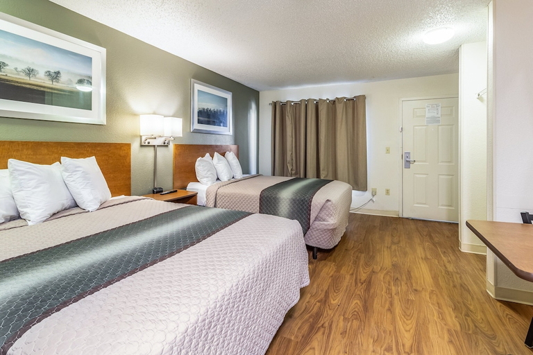 Bedroom 2, Hometowne Studios Houston - Northwest, Houston