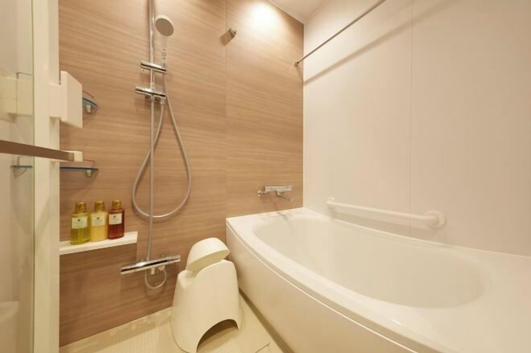 Bathroom 14