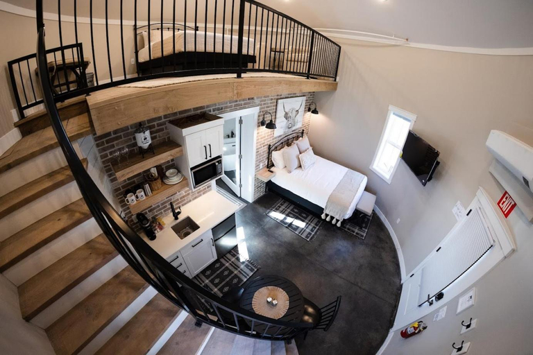Others 2, Unique Silo Honeymoon Suite/ Soaker Tub/ Sleeps 4, Washington