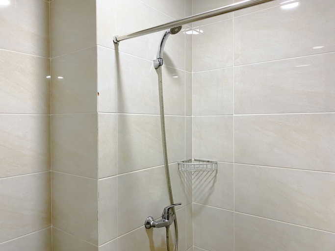 Bathroom 5, Simply Look Studio At Mustika Golf Residence (No Kitchen) Apartment, Cikarang