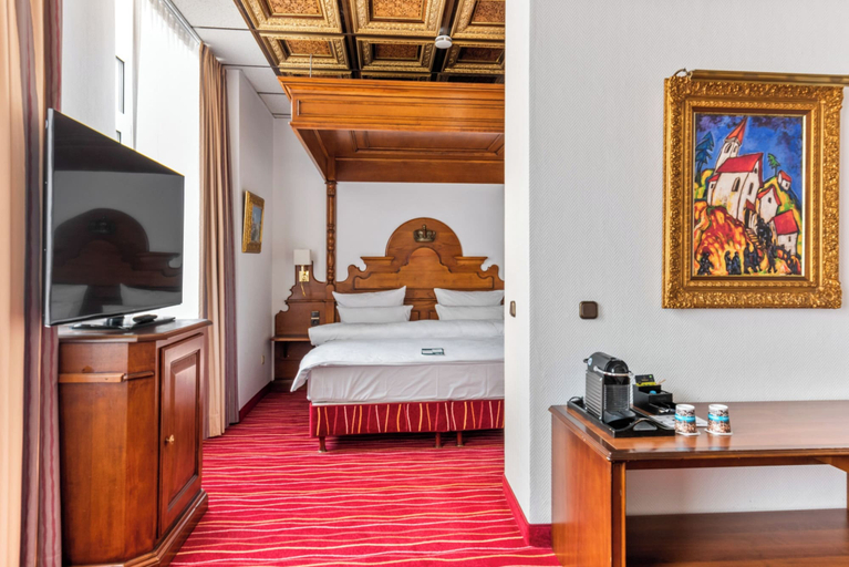 Bedroom 3, KING's HOTEL First, München