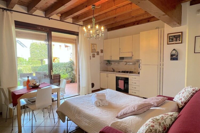 Bedroom 2, Nice Apartment on Ground Floor near Peschiera, Brescia