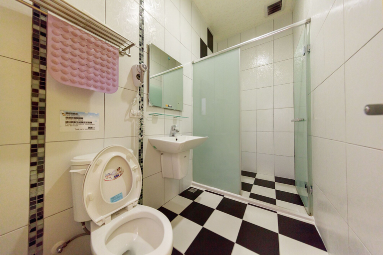 Bathroom 2, Kstar 888 Bed and Breakfast, Pingtung