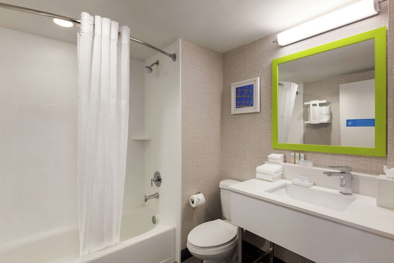 Bathroom 4, Hampton Inn & Suites Ft.Lauderdale Airport South, Broward