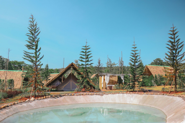 Swimming Pool 13