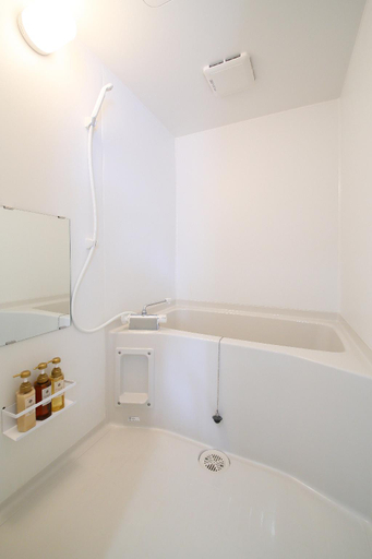 Bathroom 3, Osaka House 701 Near Namba & Direct to KIX, Osaka