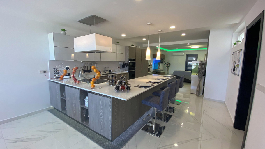 Food & Drinks 5, 4. Sew View Luxury 2 Bedroom Apartment