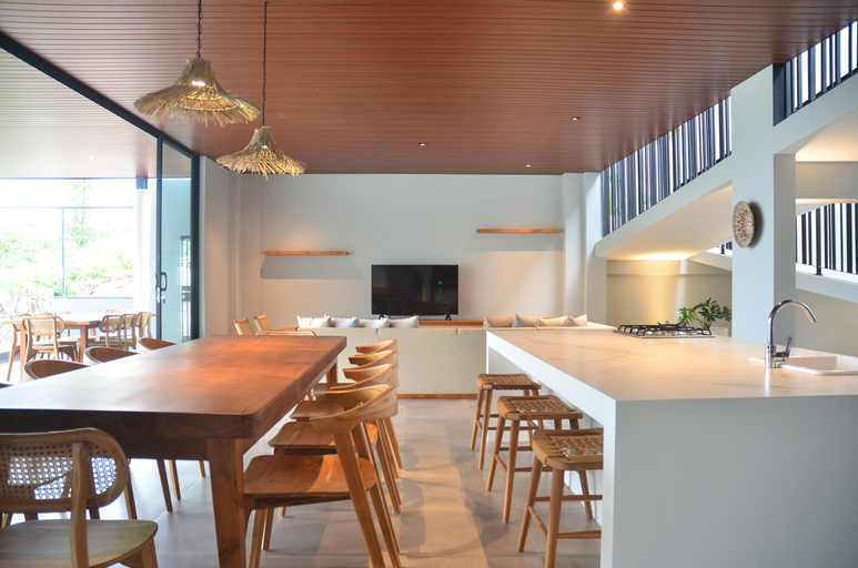 Dining Room 19