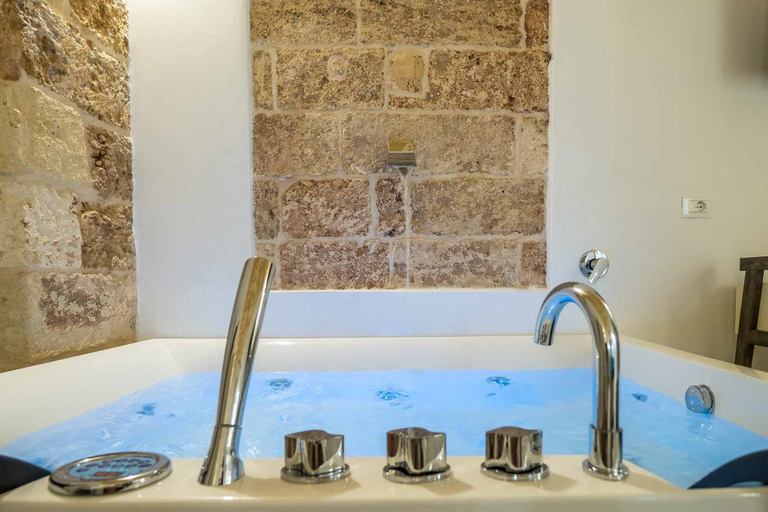 Bathroom 5, Corte Janca, Lecce