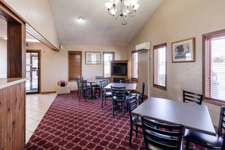Food & Drinks 4, Dragonfly Inn & Suites, Adams