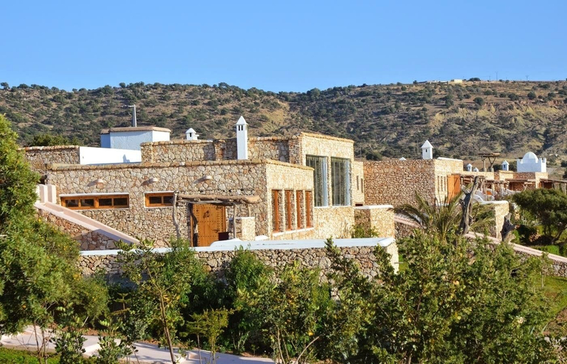 Exterior & Views