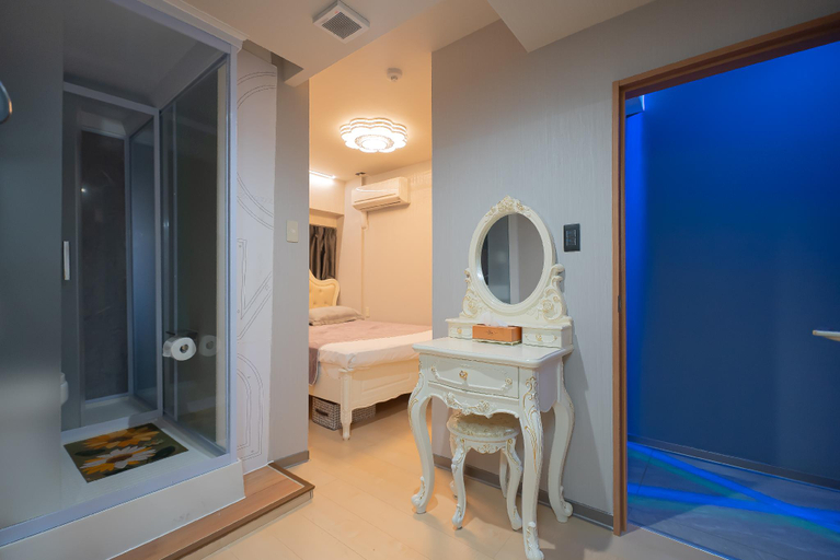 Bathroom 2, AKARENGA House, Taitō