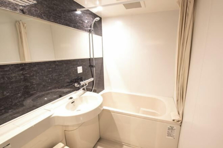 Bathroom 15