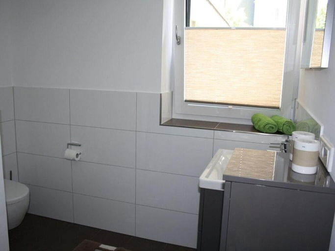 Bathroom 2, im Penthouse am Wolfsberg, Coesfeld