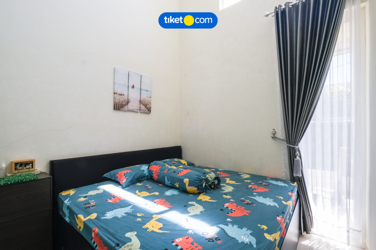 Bedroom 5, The OZ HE-01, Villa Omah Dalem with Mountain View, Malang
