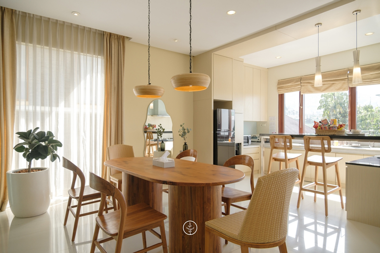 Dining Room 9